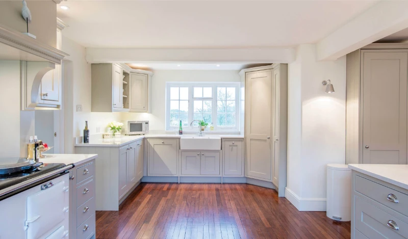 Traditional White kitchen with wooden floor